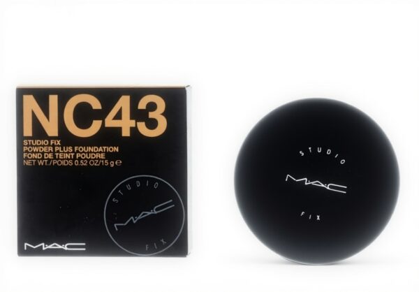 Fond de teint poudre M.A.C Studio Fix NC43 mat longue tenue