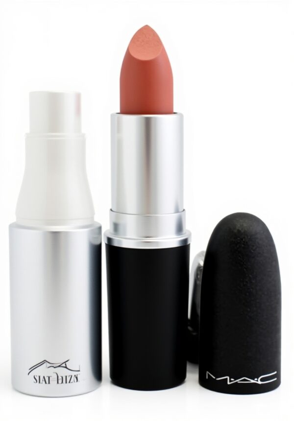 Rouge à lèvres MAC Powder Kiss mat effet flou rose